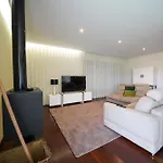 بيت للعطل House On The *