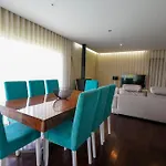 بيت للعطل House On The *