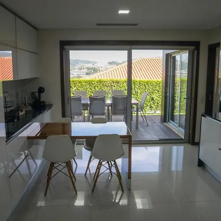 House On The Semesterbostad Guimarães